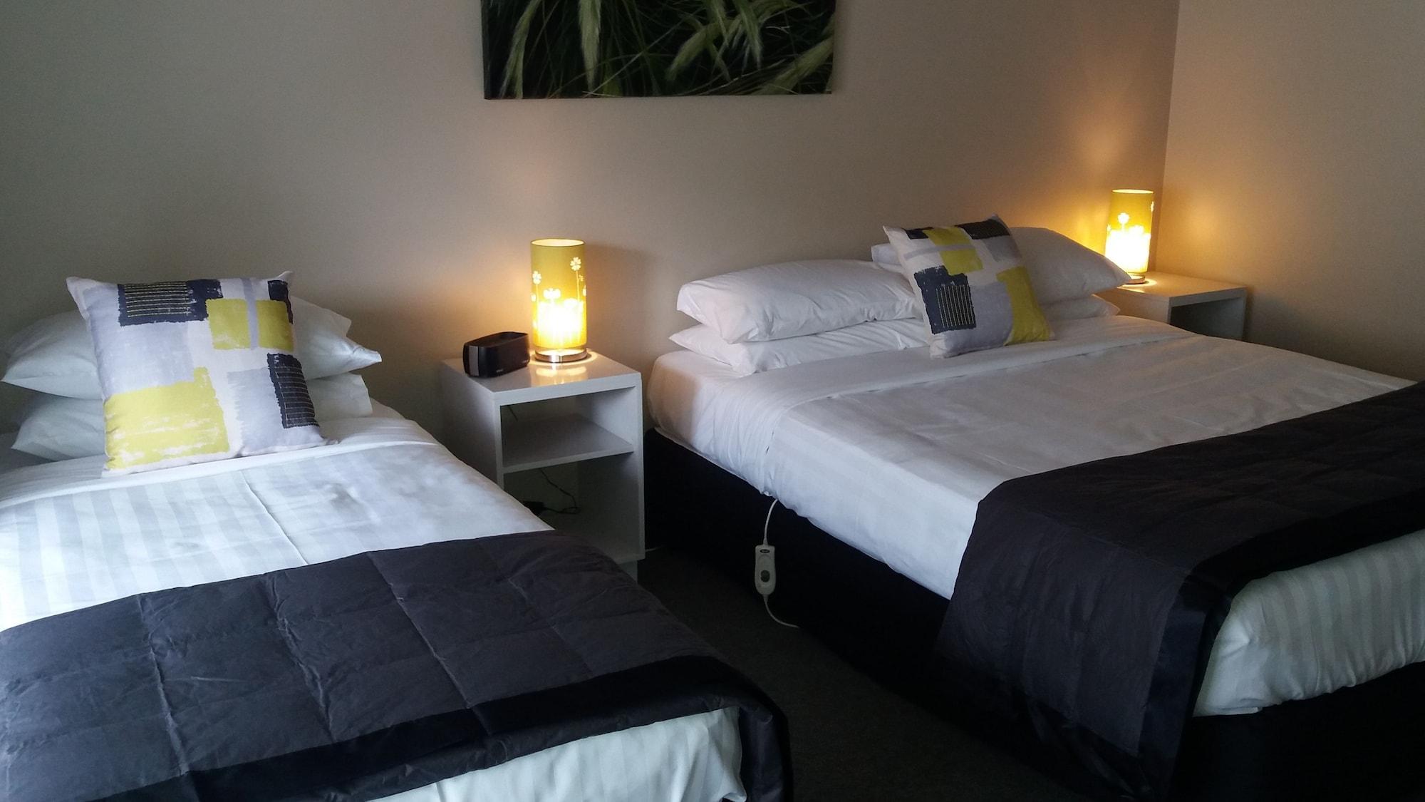 Settlers Motor Lodge Лоуэр-Хатт Экстерьер фото