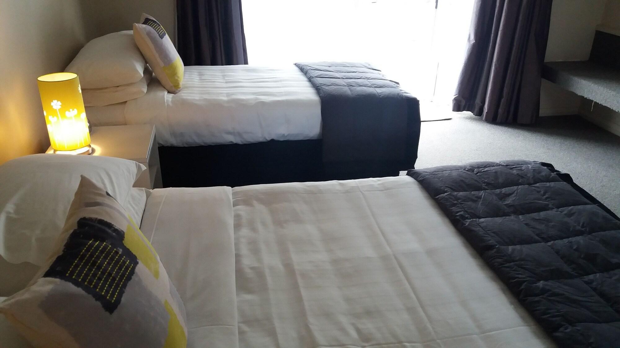 Settlers Motor Lodge Лоуэр-Хатт Экстерьер фото